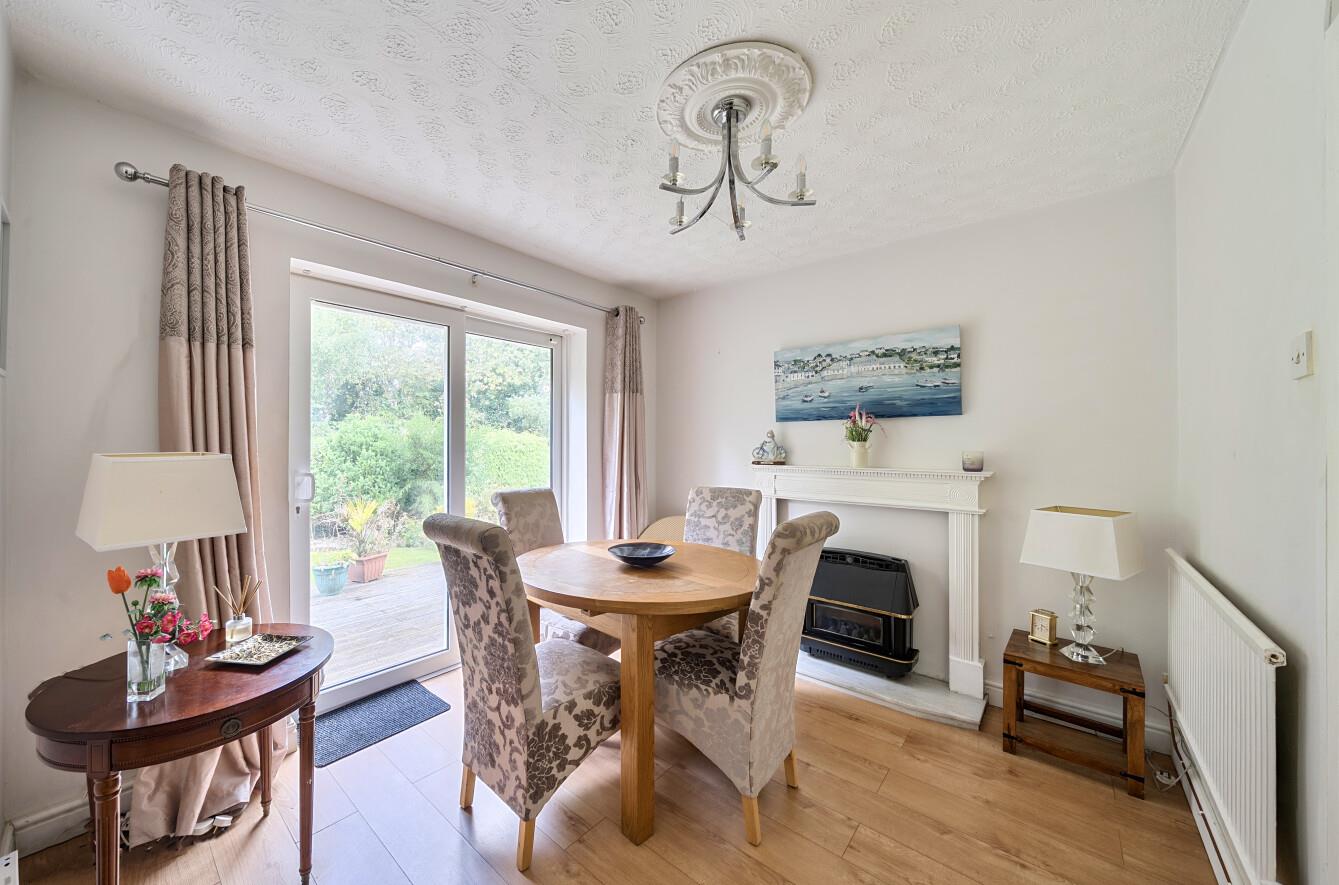 Mendip Close, Fforestfach, Swansea, SA5 5AB